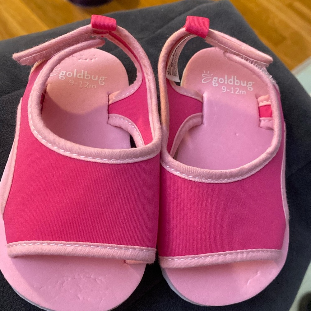 NWOT, goldbug pink sandals babygitl 9-12 Months